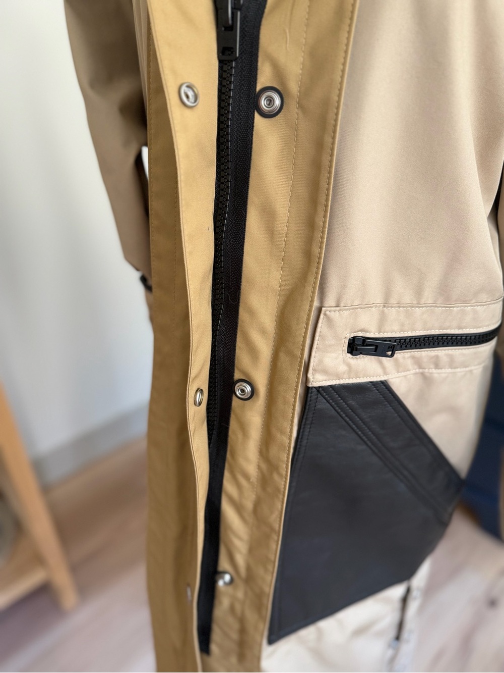 Coach Two-Tone Beige Trench Coat with Black Leather Trim – Size 6 - Picture 7 of 11